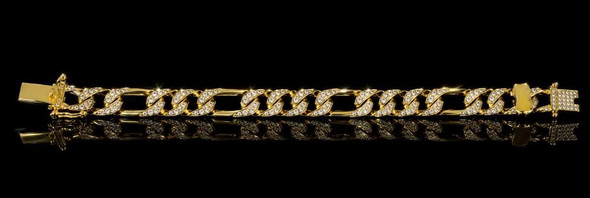 Figaro chain bracelet