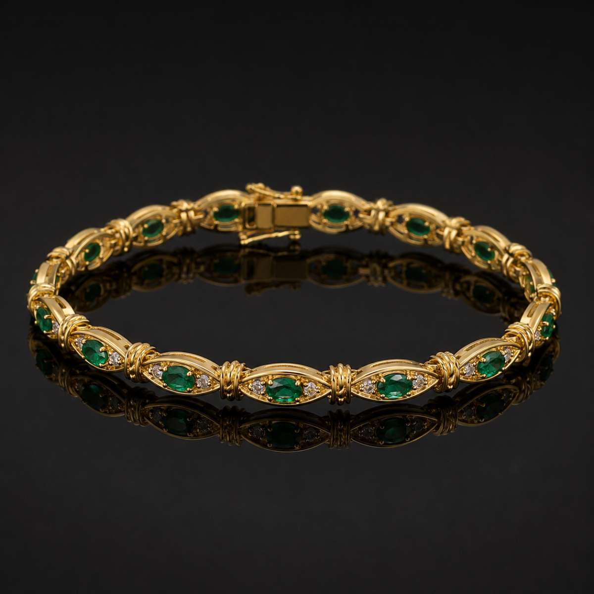 Oval-cut Emerald Diamond bracelet