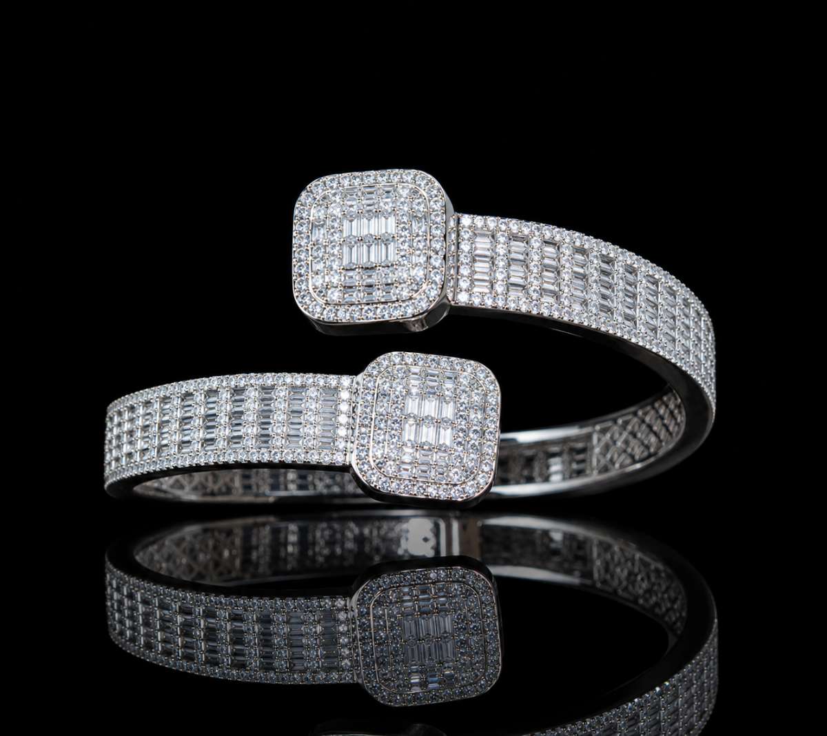 Crossover Bypass Bangle in Silver Color