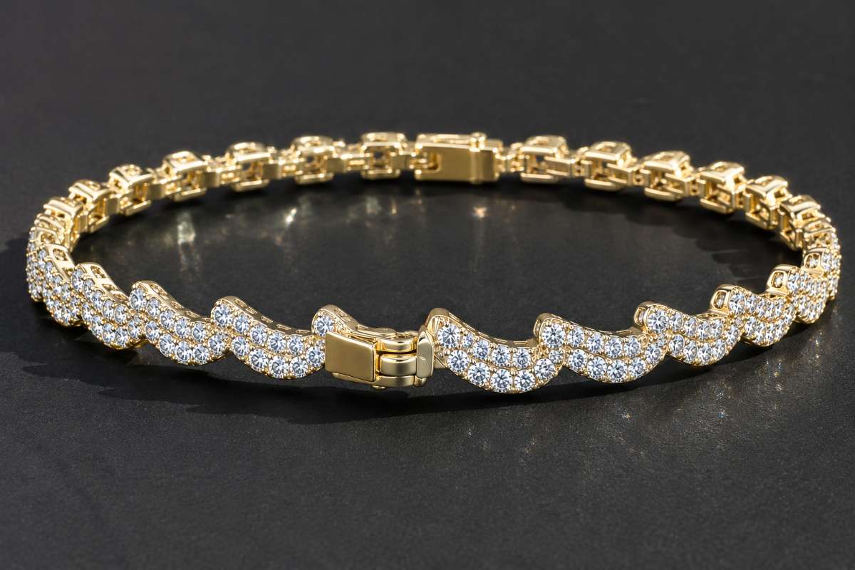 Czs Bangle in Gold Color
