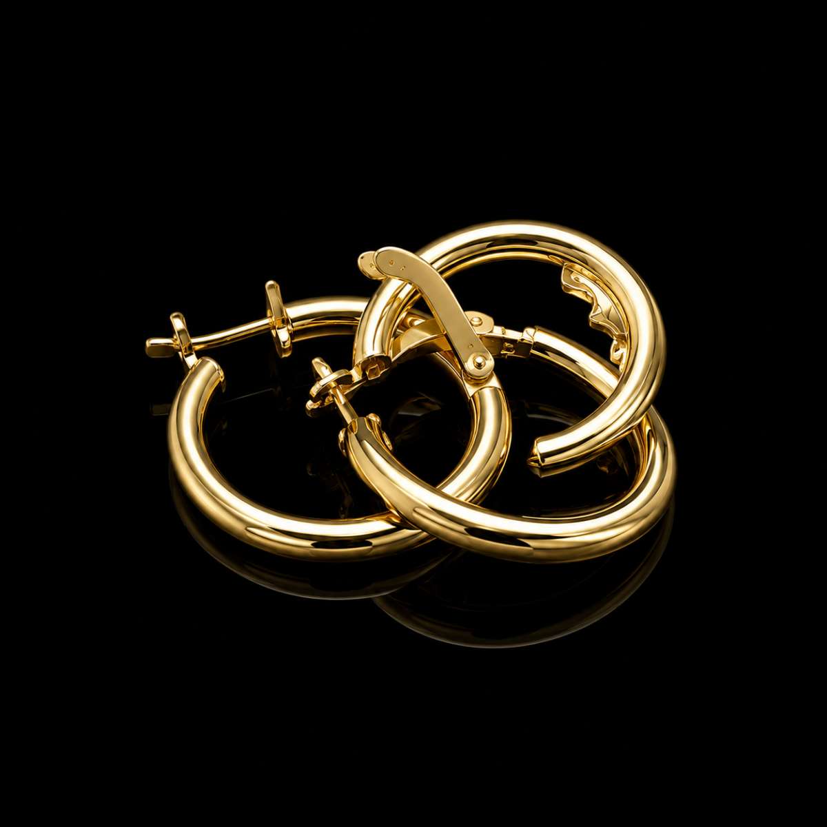 Gold 14K Interlock Hoop Earrings - Image 2