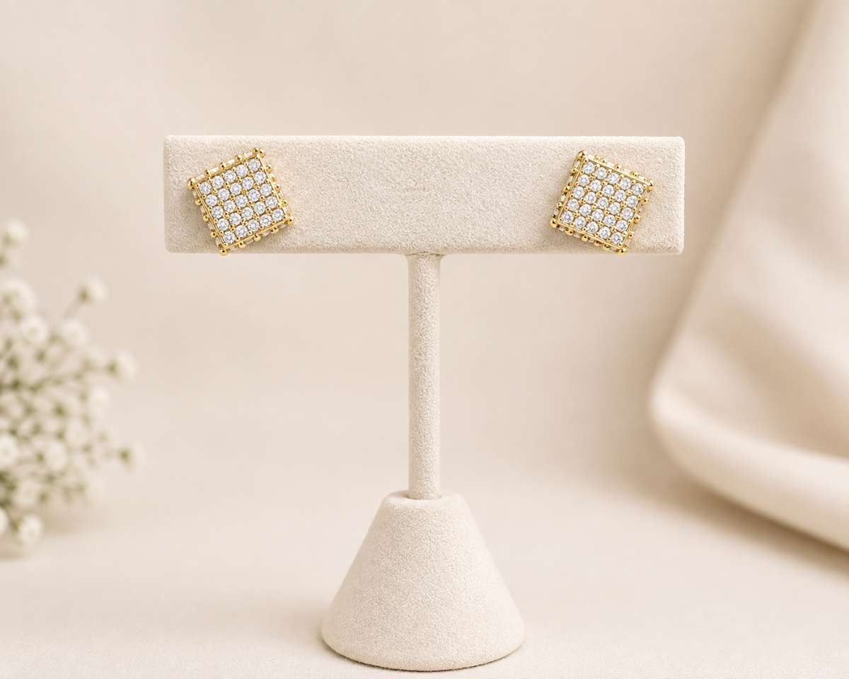 Elegant 14K Gold Stud Earrings - Image 3